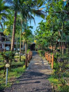 Roshan Restaurant and Guesthouse by Sty4you - 9