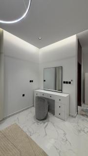 Luxury 2BR Apartment -Prime Area - 3