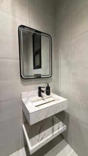 Luxury 2BR Apartment -Prime Area - 4