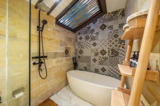 Nyaman Villa 2 - Elegant Villa Hideaway with Poolside Perfection - 4