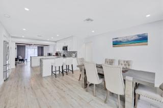 Trendy Waterfront Pool Home Beach Casino Airport - 3