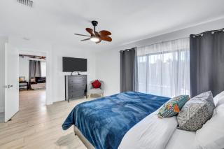 Trendy Waterfront Pool Home Beach Casino Airport - 1