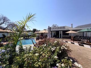 10 on Pauling Hotel Bulawayo - 0