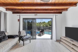 Trendy Waterfront Pool Home Beach Casino Airport - 6