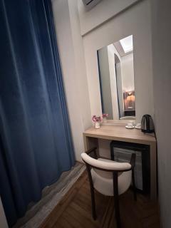 Poly Point Boutique - 6