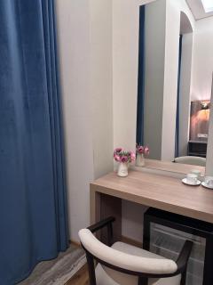 Poly Point Boutique - 4