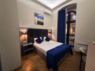 Poly Point Boutique - 1