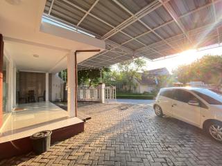 RedDoorz at The Canal Homestay Probolinggo - 1