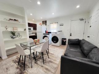 Two bedroom private guesthouse in great location Close to Melrose Hollywood sign and attractions - 4