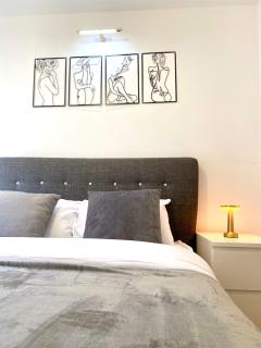 Lux Stylish 2 Bed High Rise with Parking and Balcony - 7