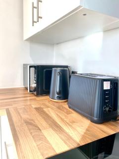 Lux Stylish 2 Bed High Rise with Parking and Balcony - 1