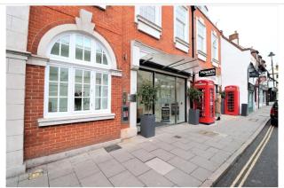Charming 1 Bedroom Flat in the Heart of Uxbridge - 2