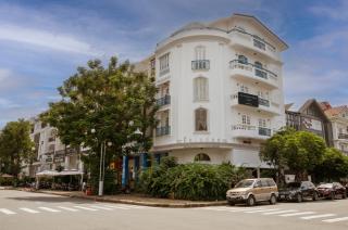 The Elegant Comfort Corner - 8