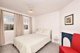 Earlham House Detached 3 bedroom with ample private parking - 1