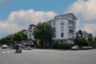 The Elegant Comfort Corner - 6