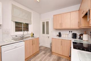 Earlham House Detached 3 bedroom with ample private parking - 5