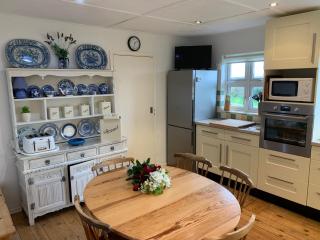 House - Sleeps 8 Close to Beach & Free parking - 6