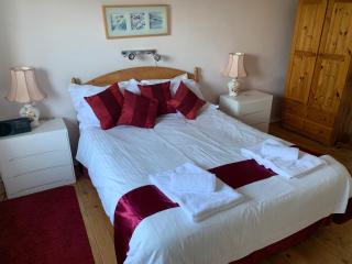 House - Sleeps 8 Close to Beach & Free parking - 2
