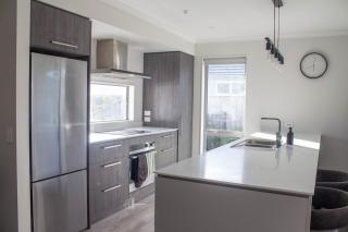 Sunny, Modern 3-Bedroom Home in Richmond, Nelson - 2