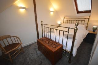 Central 1-Bed - Sleeps 2 - Pet Friendly w Garden - 4