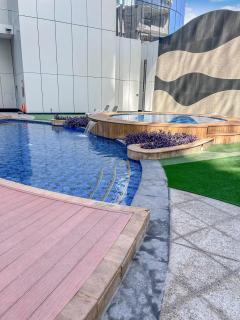 2BR Four Season View in Water Bay - 1