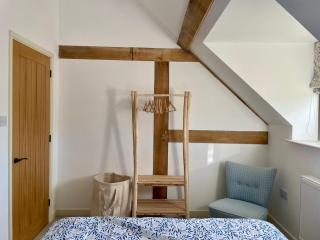 Stylish Barn with Meadow Views & Brookside Garden - 9