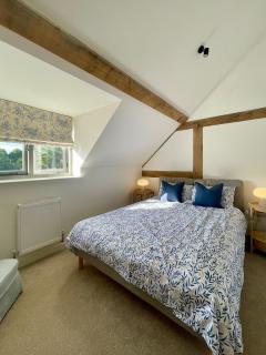 Stylish Barn with Meadow Views & Brookside Garden - 4