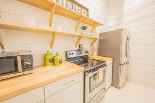 Darlin Downtown Dawghouse - 3