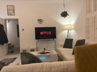 Spacious 2 Bed Apartment in Addlestone - 3