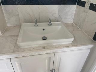 Spacious 2 Bed Apartment in Addlestone - 1