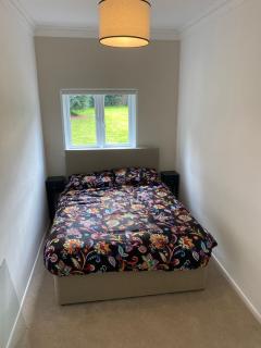 2 Bed Apartment in Addlestone Free Parking - 8