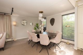 Luxe 12-persoons Groepsvilla – Gelijkvloers met Tuin & Loungeset - 5