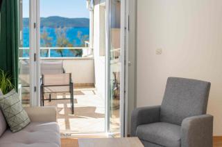 Luxury Beach Apartment w Sunset Sea Views - 8