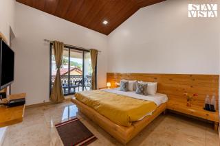 StayVista at Bella Villa with Bathtub, Pool, WiFi - 4