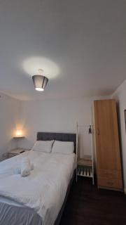 BrumStay - 4 Bedrooms TownHouse sleeps 6 with Driveway Parking and Garden - 1