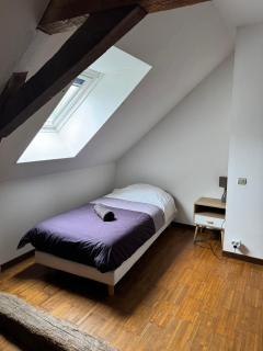 "Rêves de Gamins", Chambre de droite, 4 couchages dans gîte de campagne "La Camusière", proche du Pôle Européen et du circuit des 24h - 7