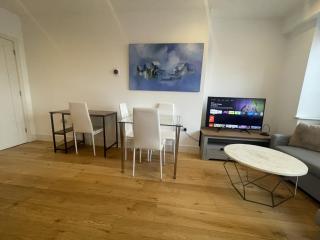 1Bed Apartment on High Street Central Croydon - 6