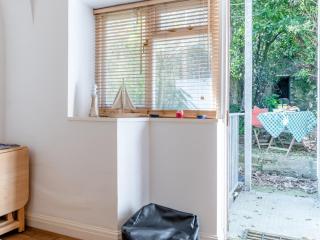 2 Bed in Tenby FB025 - 1