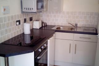 Apartment - Sleeps 2 - Near Beach & Britannia Pier - 8