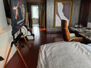 Panoramic views of the Bund and the Yangtze River, adjacent to the Oriental Pearl Tower, a top-tier luxury residence in Shanghai - 8