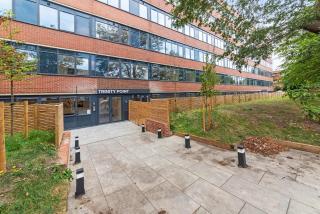 Fabulous 2BR Apartment at Trinity Point Gravesend - 4