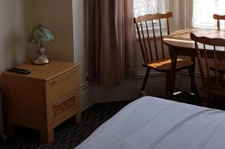 Flat Sleeps 6 with On-Street Parking - 5