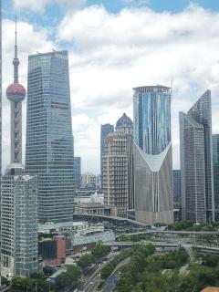 Panoramic views of the Bund and the Yangtze River, adjacent to the Oriental Pearl Tower, a top-tier luxury residence in Shanghai - 9
