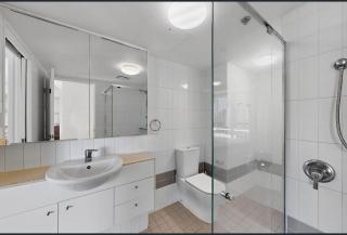 Centre CBD - Pool Spa Gym - Water View - Sleep 4 - 2