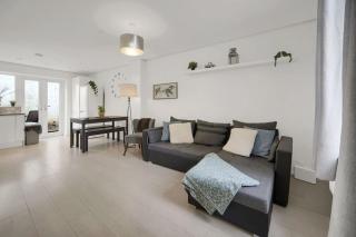 3Bedroom Home Near Cardiff Central with Garden - 0