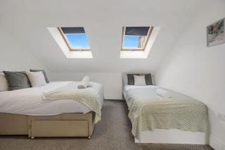 3Bedroom Home Near Cardiff Central with Garden - 9