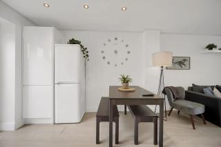 3Bedroom Home Near Cardiff Central with Garden - 5