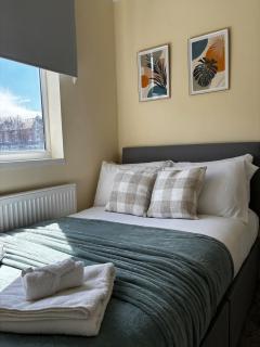 Contractor Friendly House, Parking, Links to M5 & M6 - 8