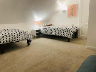 Stylish & Spacious 2 Storey, 3 Bed Apartment - 1