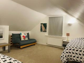 Stylish & Spacious 2 Storey, 3 Bed Apartment - 2